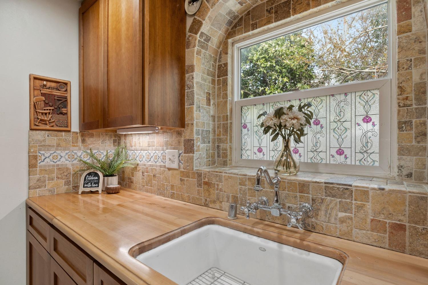 1676 Arcade Boulevard