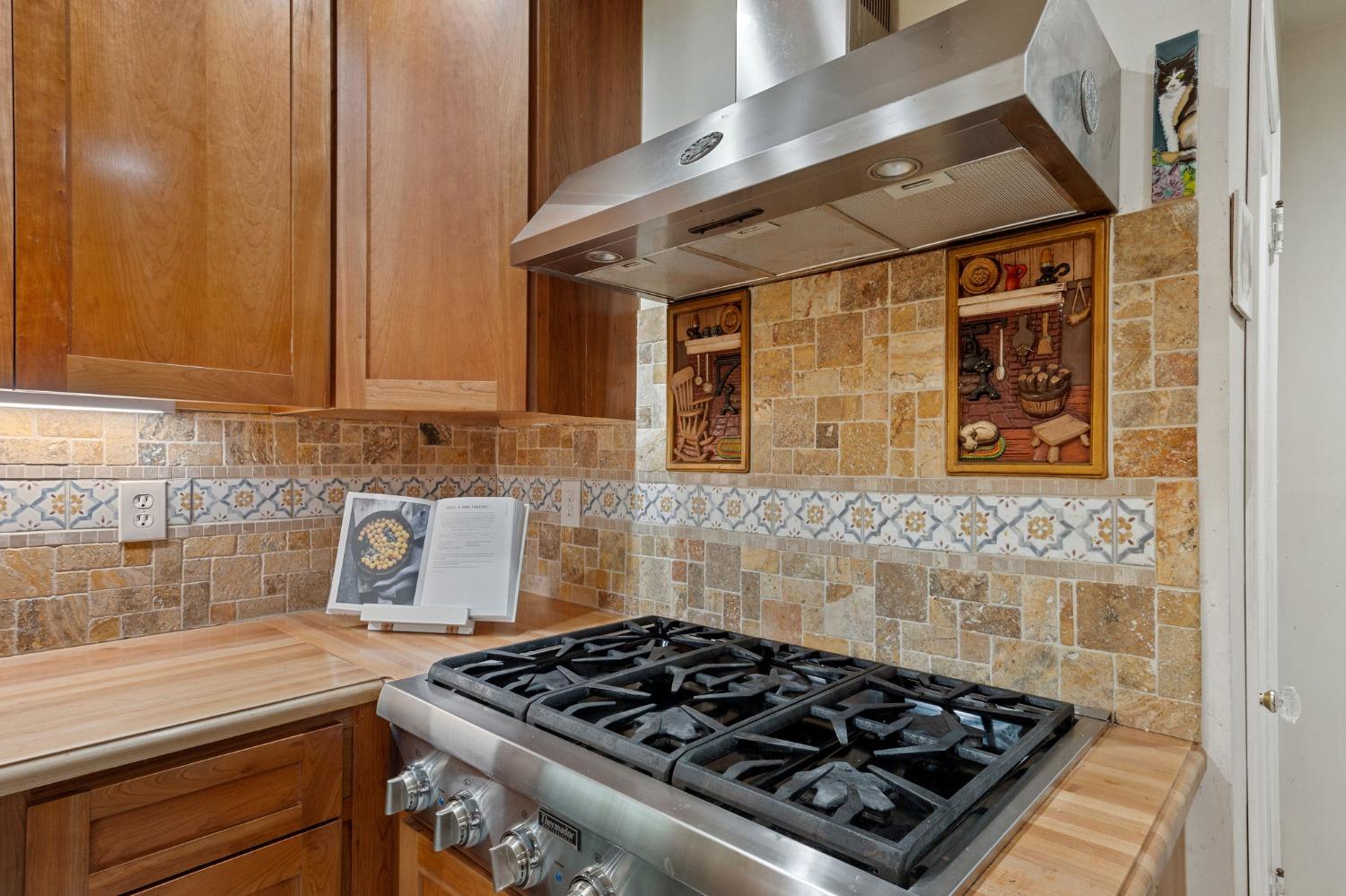 1676 Arcade Boulevard