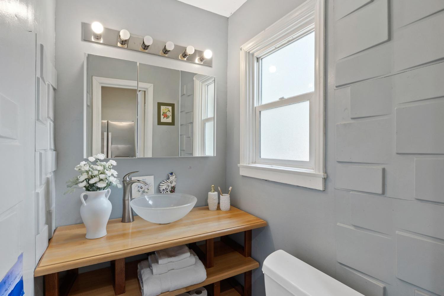 1676 Arcade Boulevard