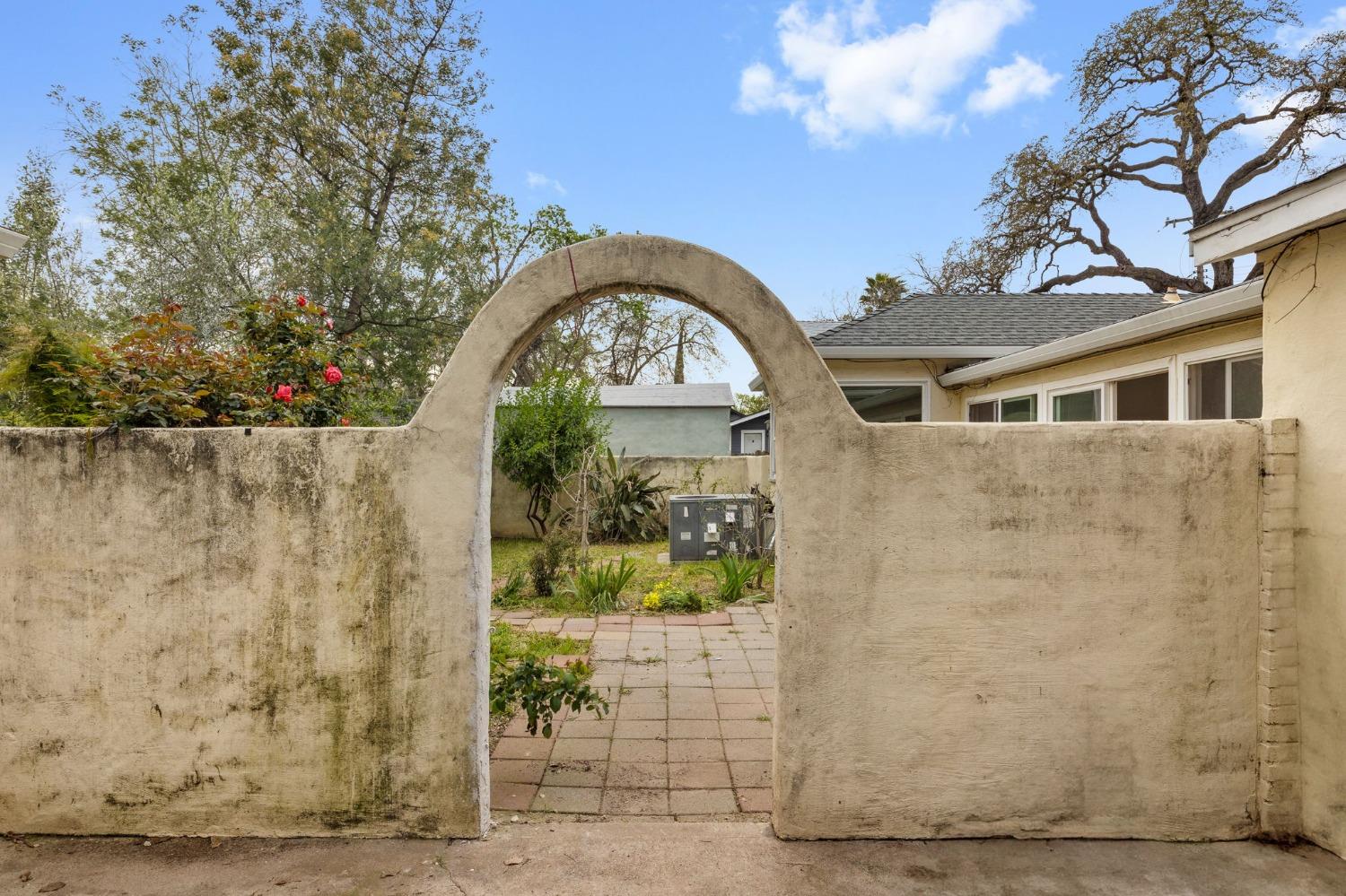 1676 Arcade Boulevard