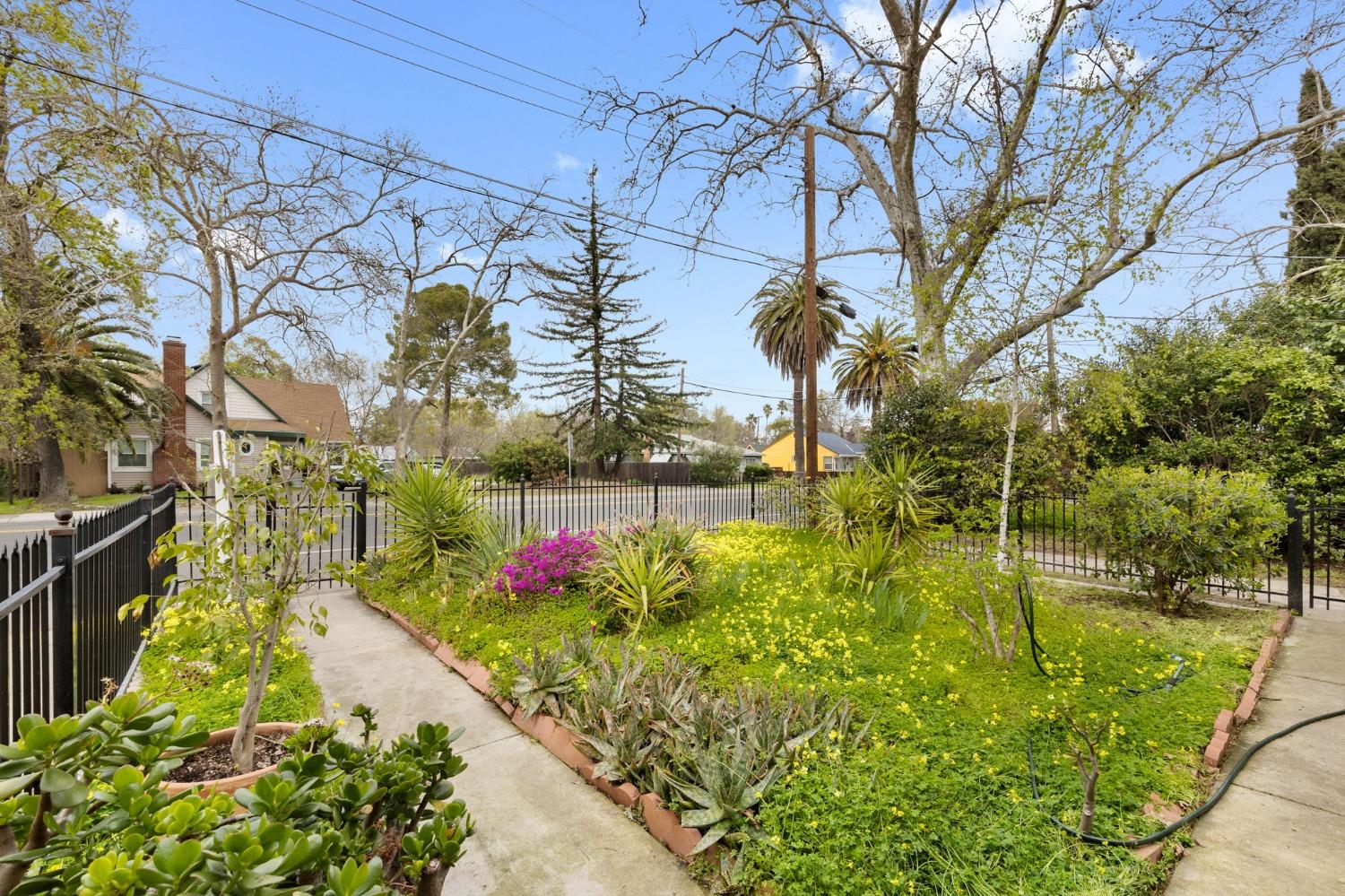 1676 Arcade Boulevard