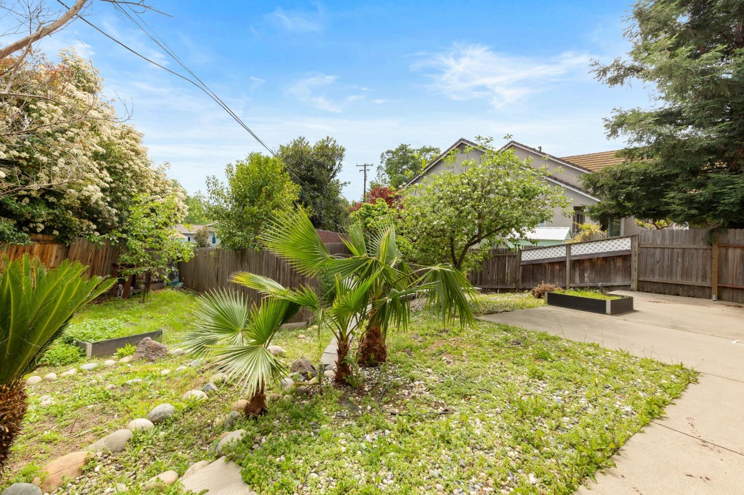 8141 E Carriage Lane