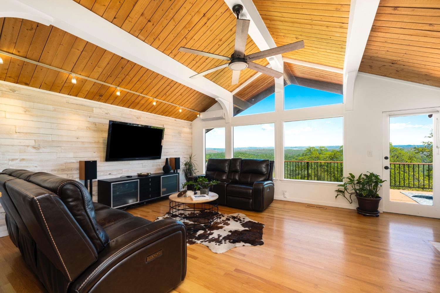 7649 Crystal Boulevard