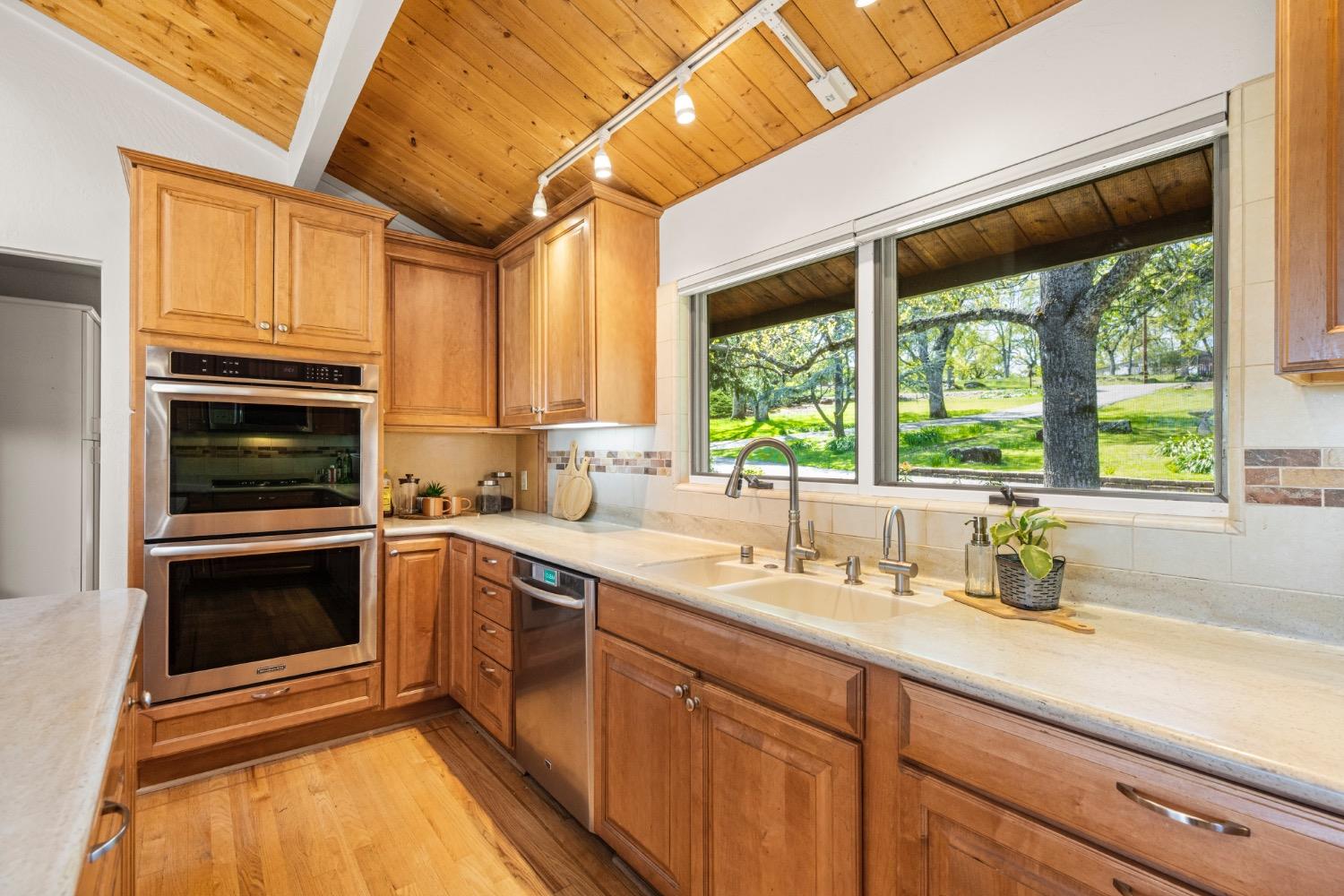 7649 Crystal Boulevard