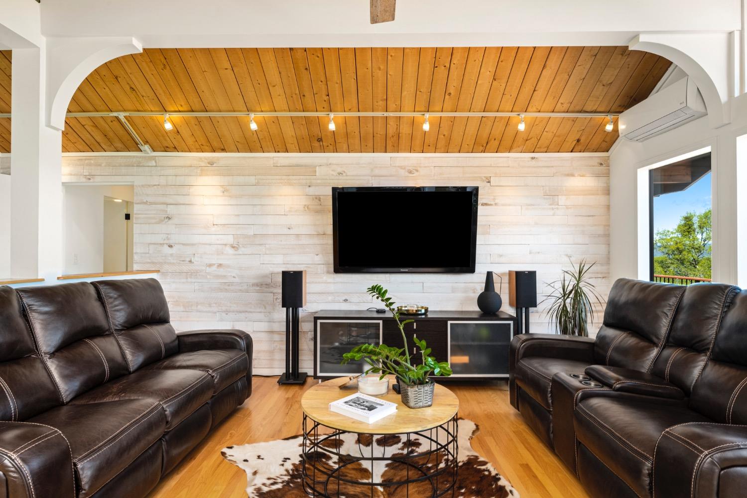 7649 Crystal Boulevard