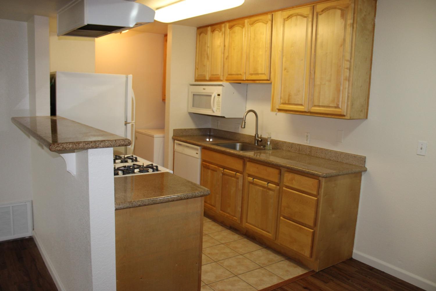 1245 Lakeview Circle