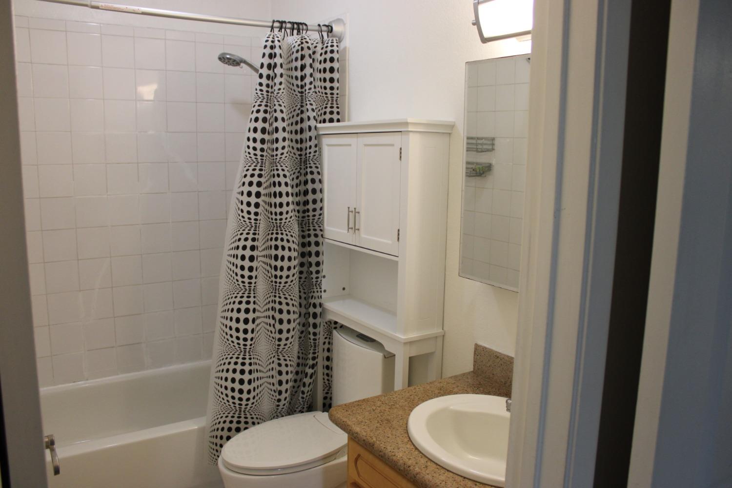 1245 Lakeview Circle