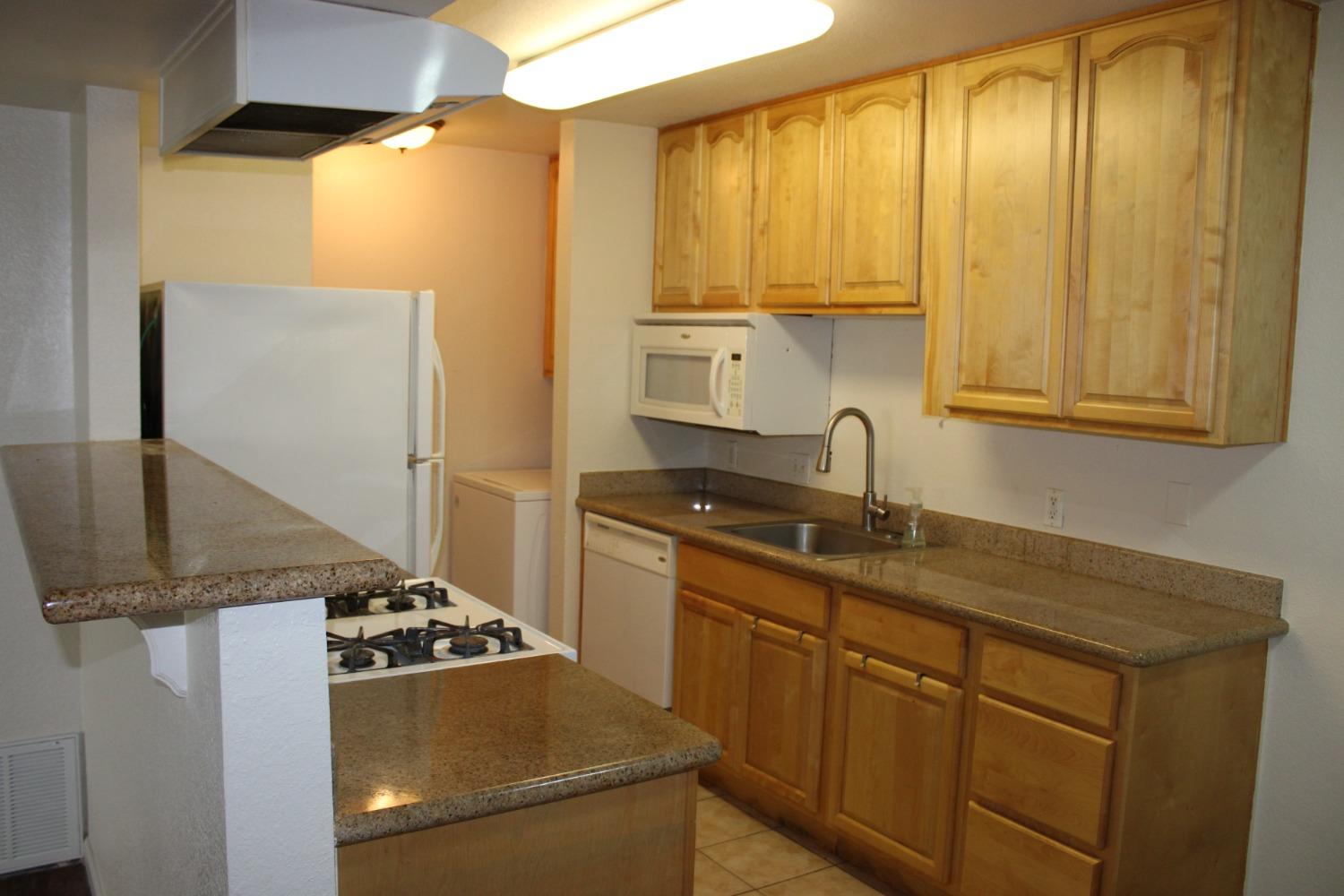 1245 Lakeview Circle