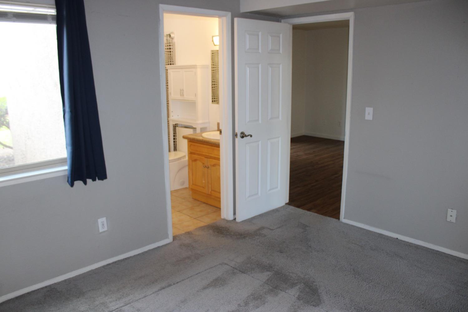 1245 Lakeview Circle