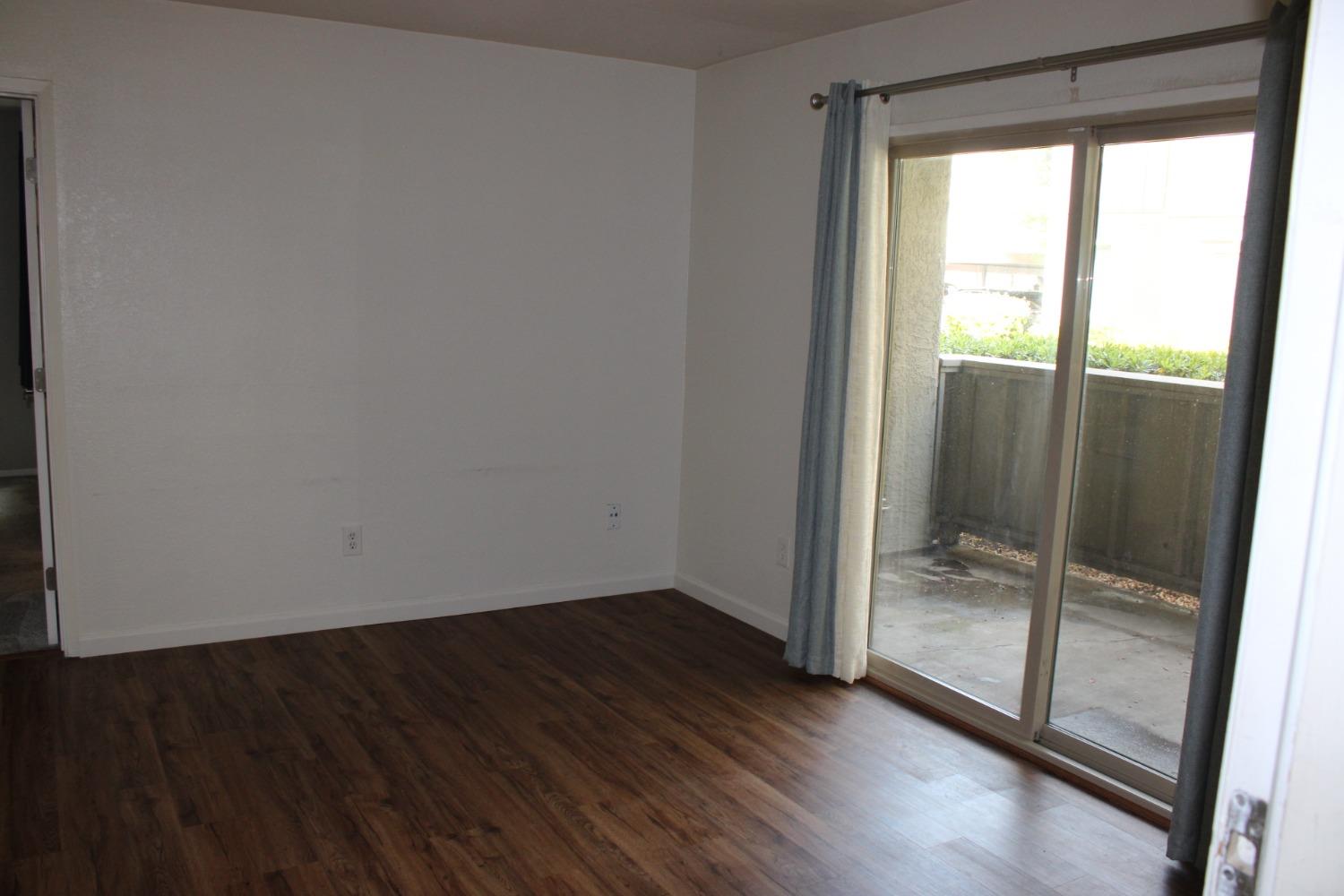 1245 Lakeview Circle