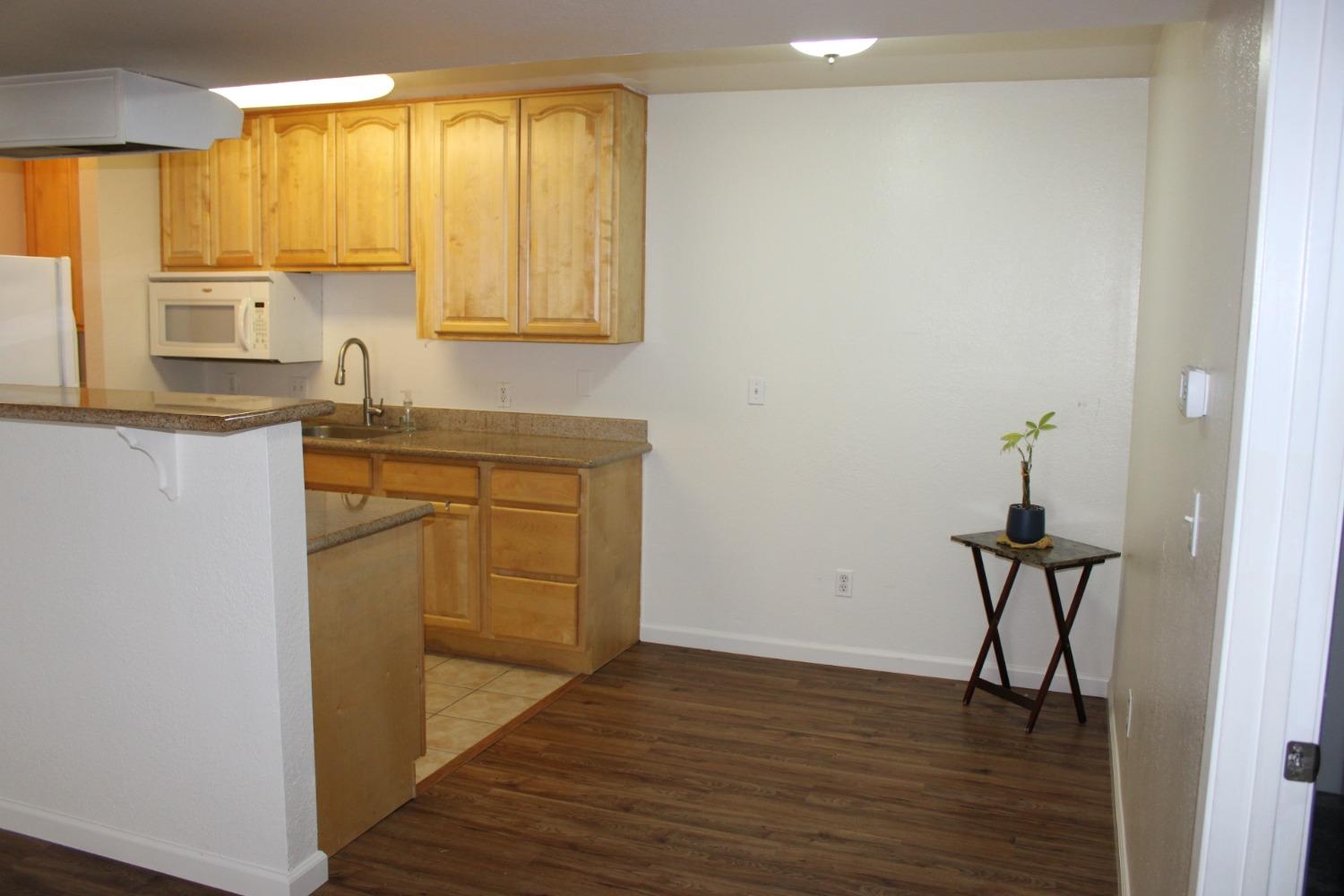 1245 Lakeview Circle