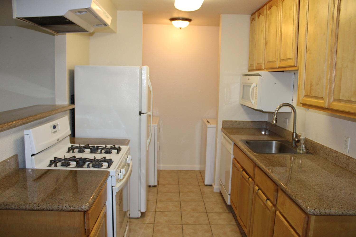 1245 Lakeview Circle