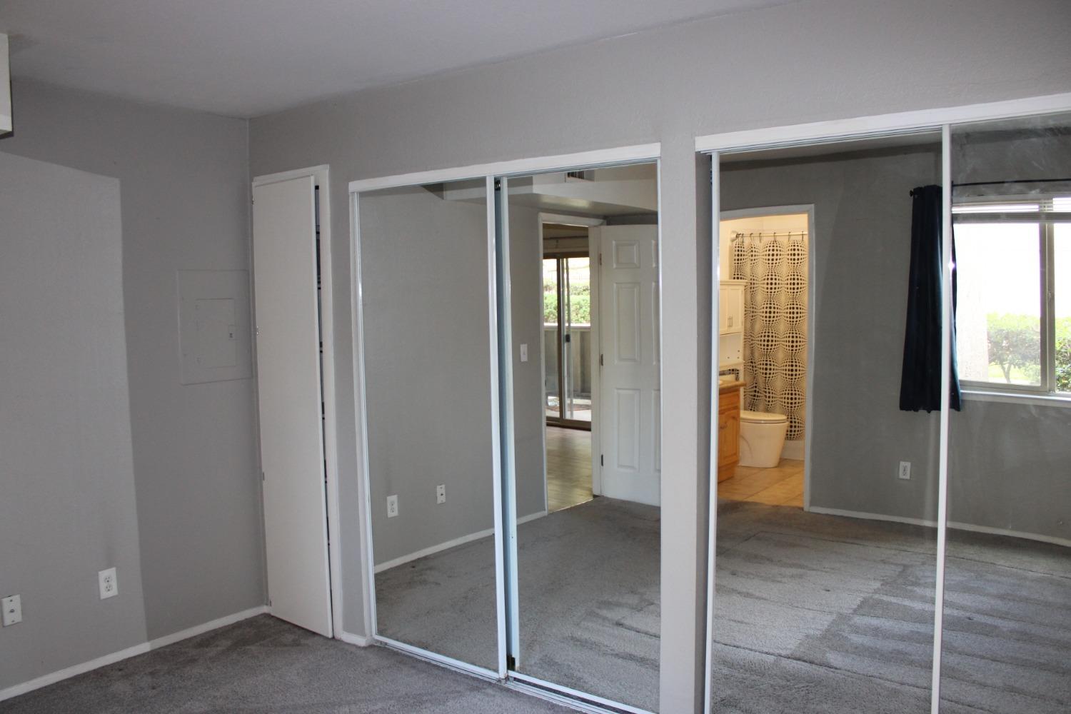 1245 Lakeview Circle