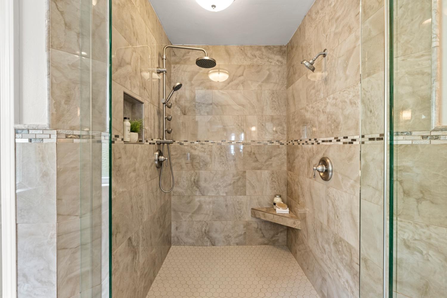 7772 Lakeshore Drive