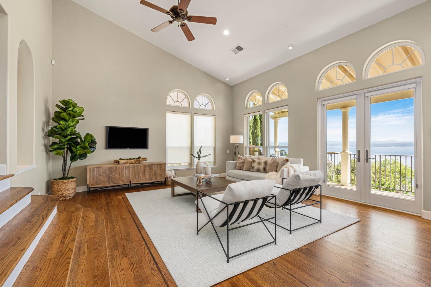 7772 Lakeshore Drive