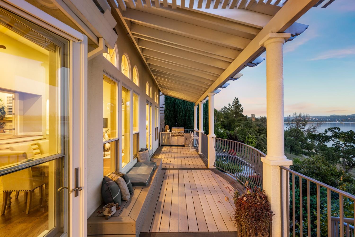 7772 Lakeshore Drive