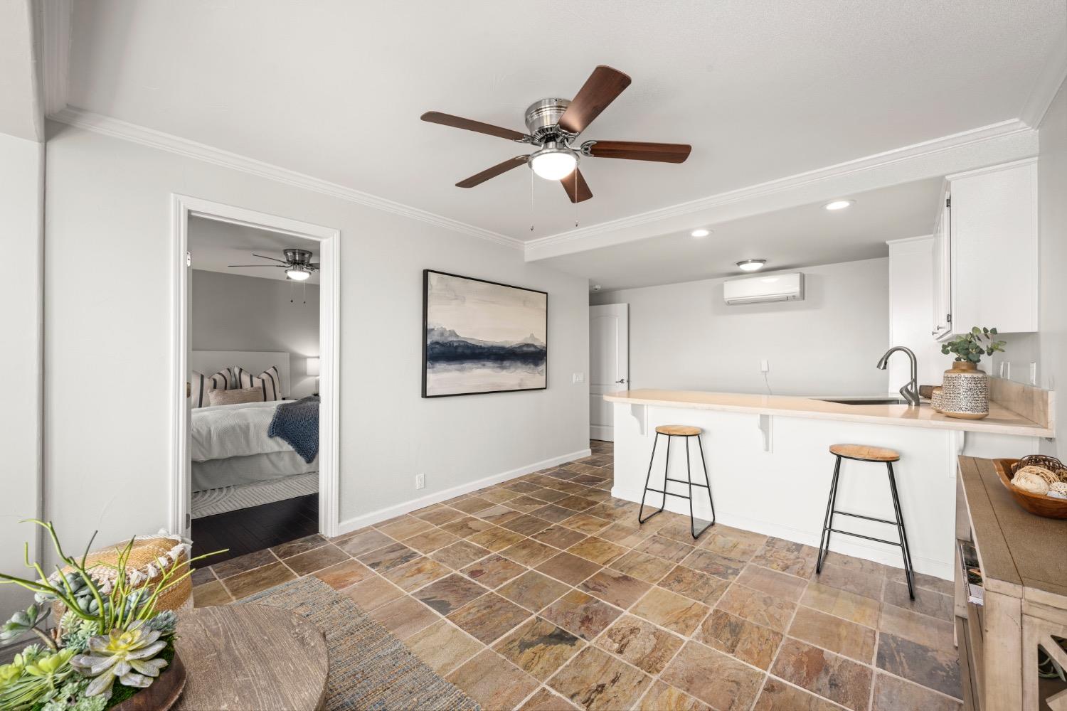 7772 Lakeshore Drive