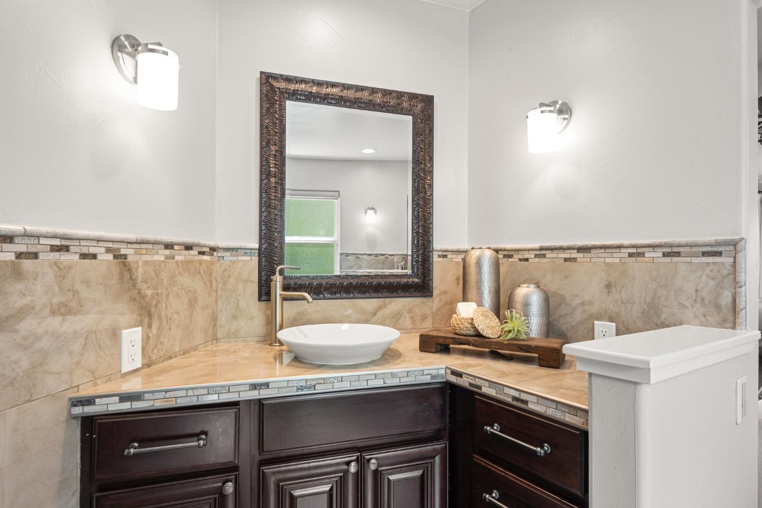 7772 Lakeshore Drive