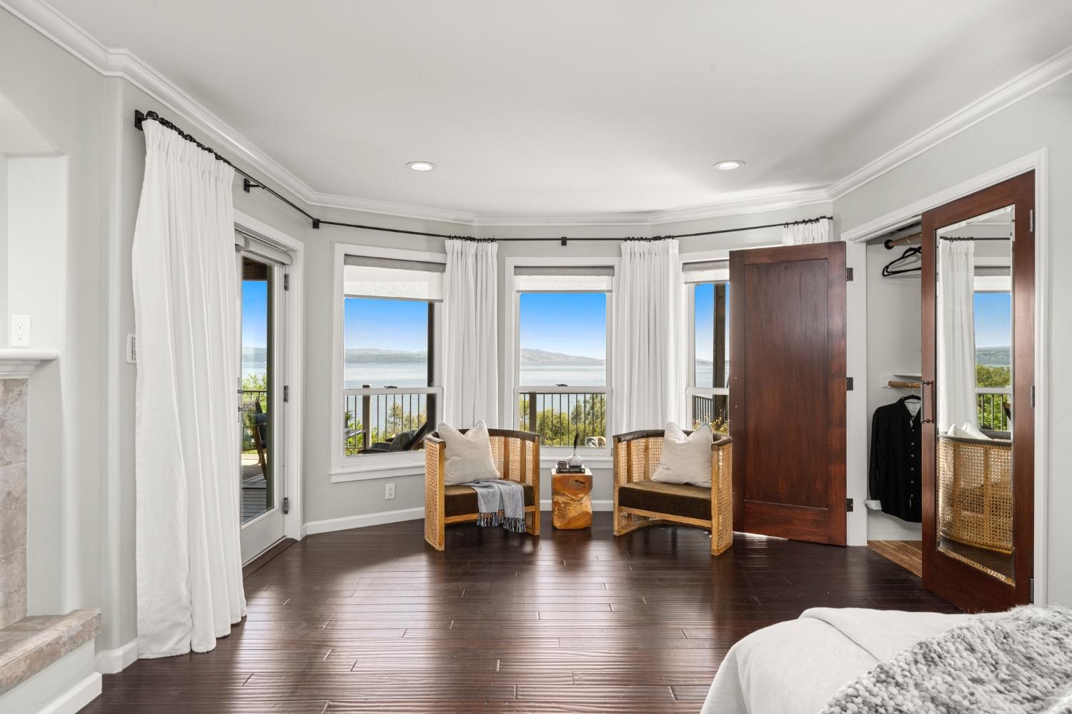 7772 Lakeshore Drive