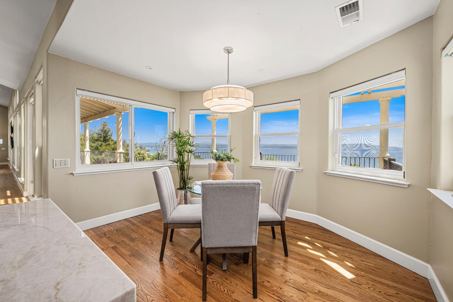 7772 Lakeshore Drive