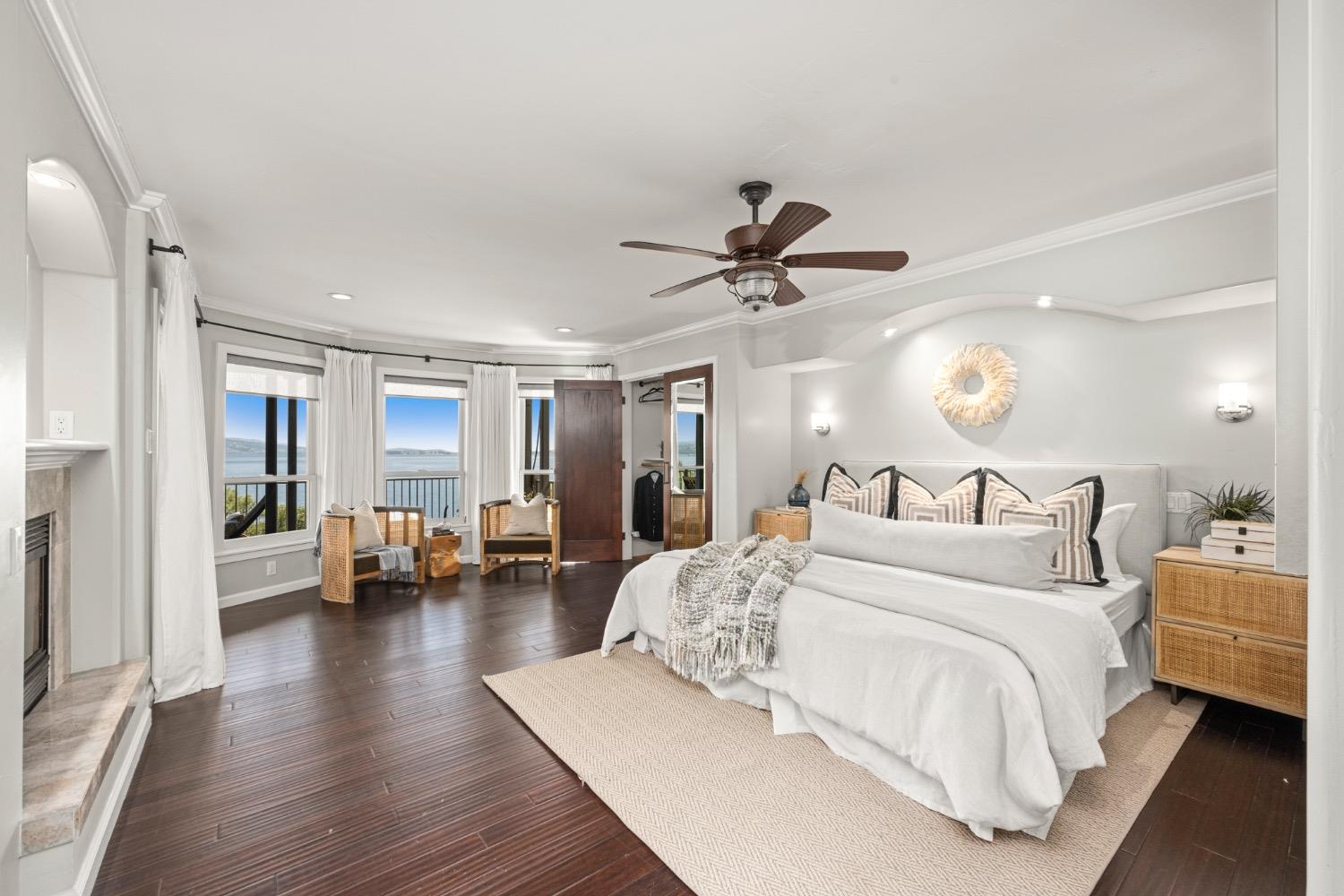 7772 Lakeshore Drive