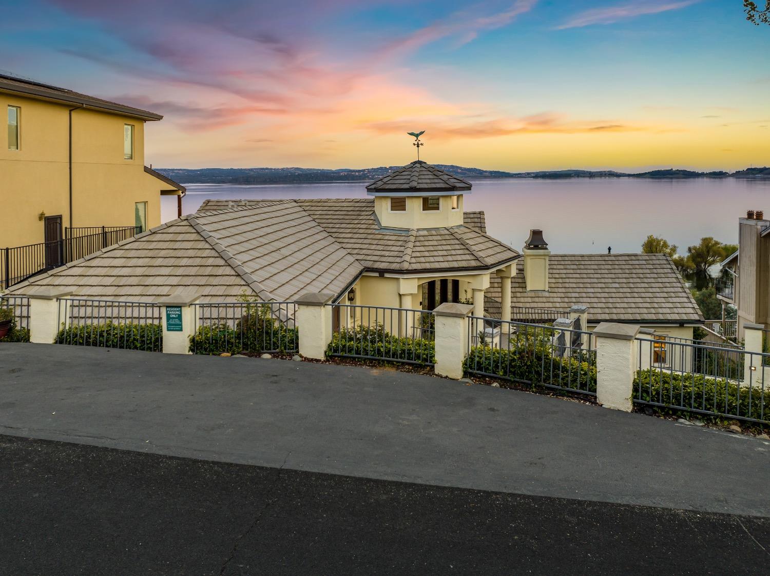 7772 Lakeshore Drive