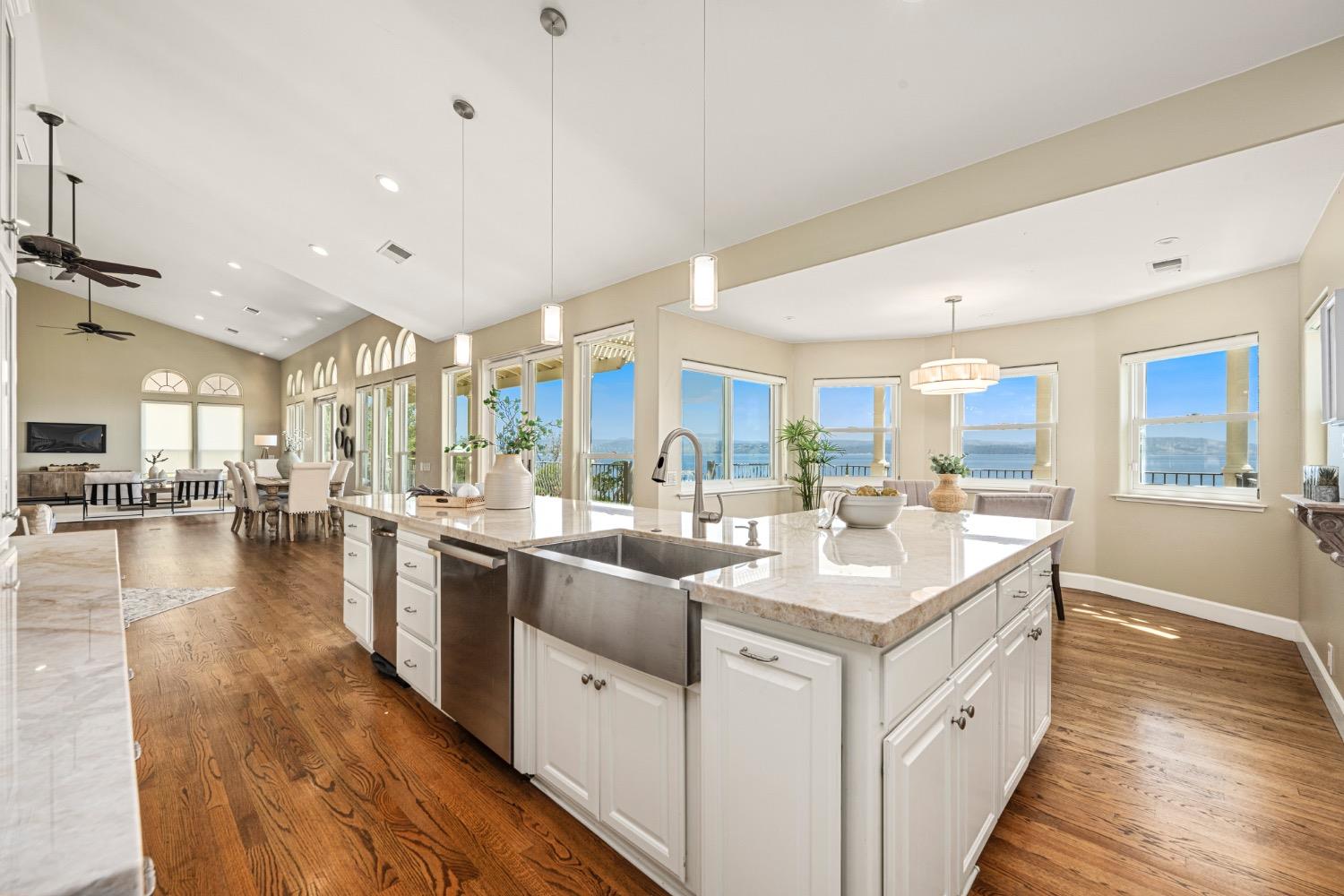 7772 Lakeshore Drive