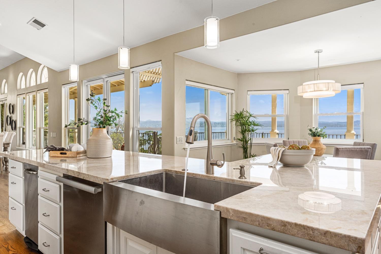 7772 Lakeshore Drive