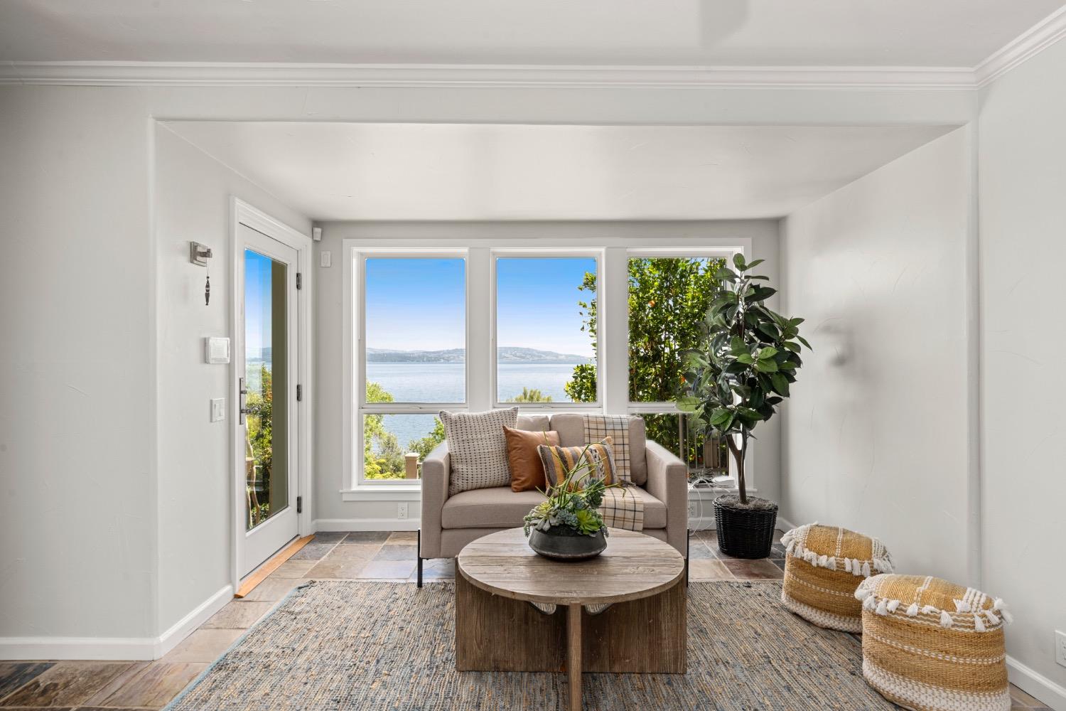 7772 Lakeshore Drive