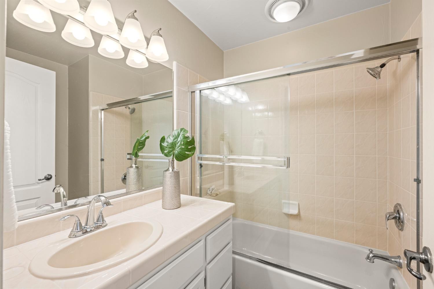 7772 Lakeshore Drive