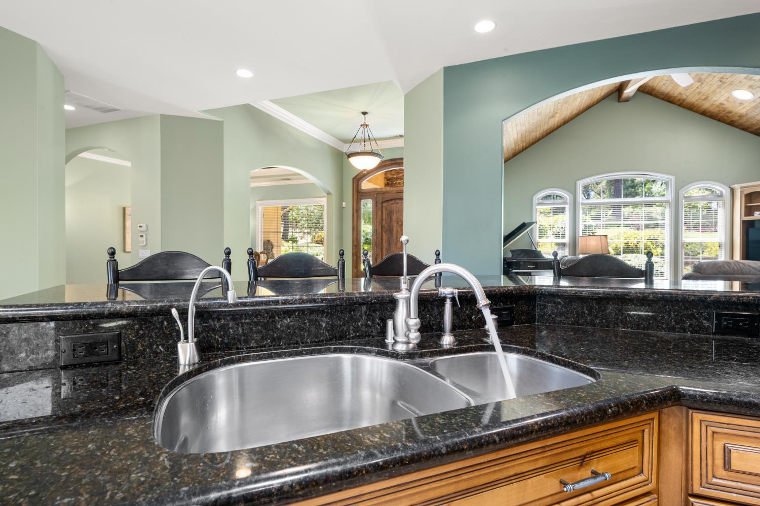 2611 Golden Fawn Trail