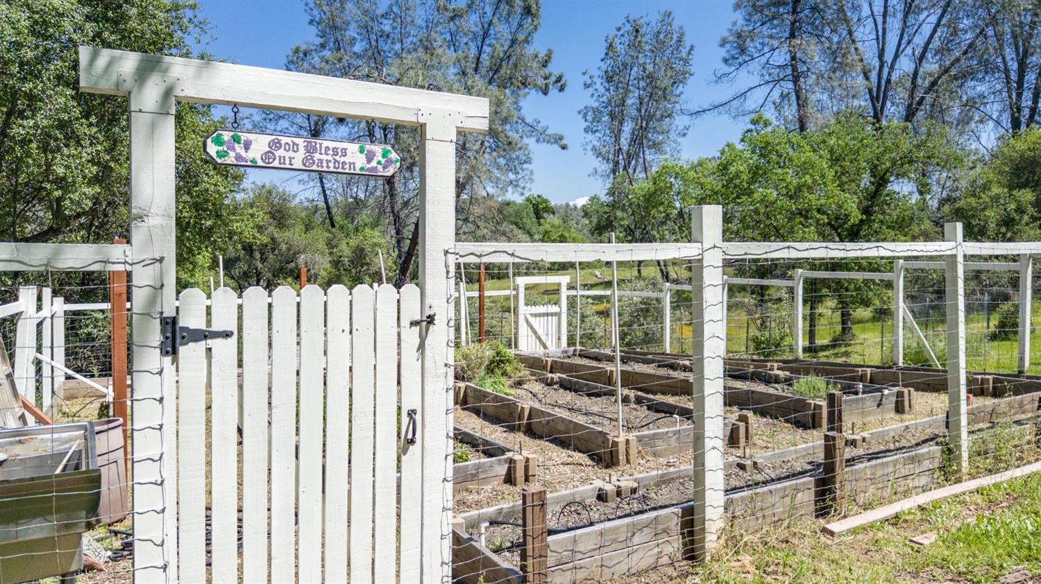 2611 Golden Fawn Trail