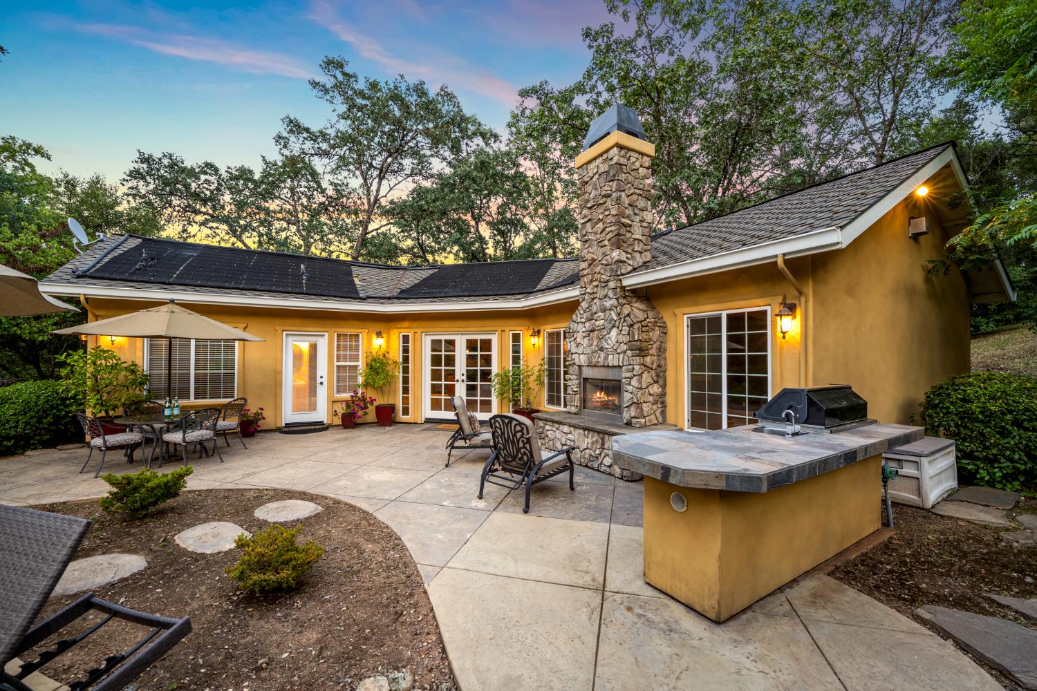 2611 Golden Fawn Trail