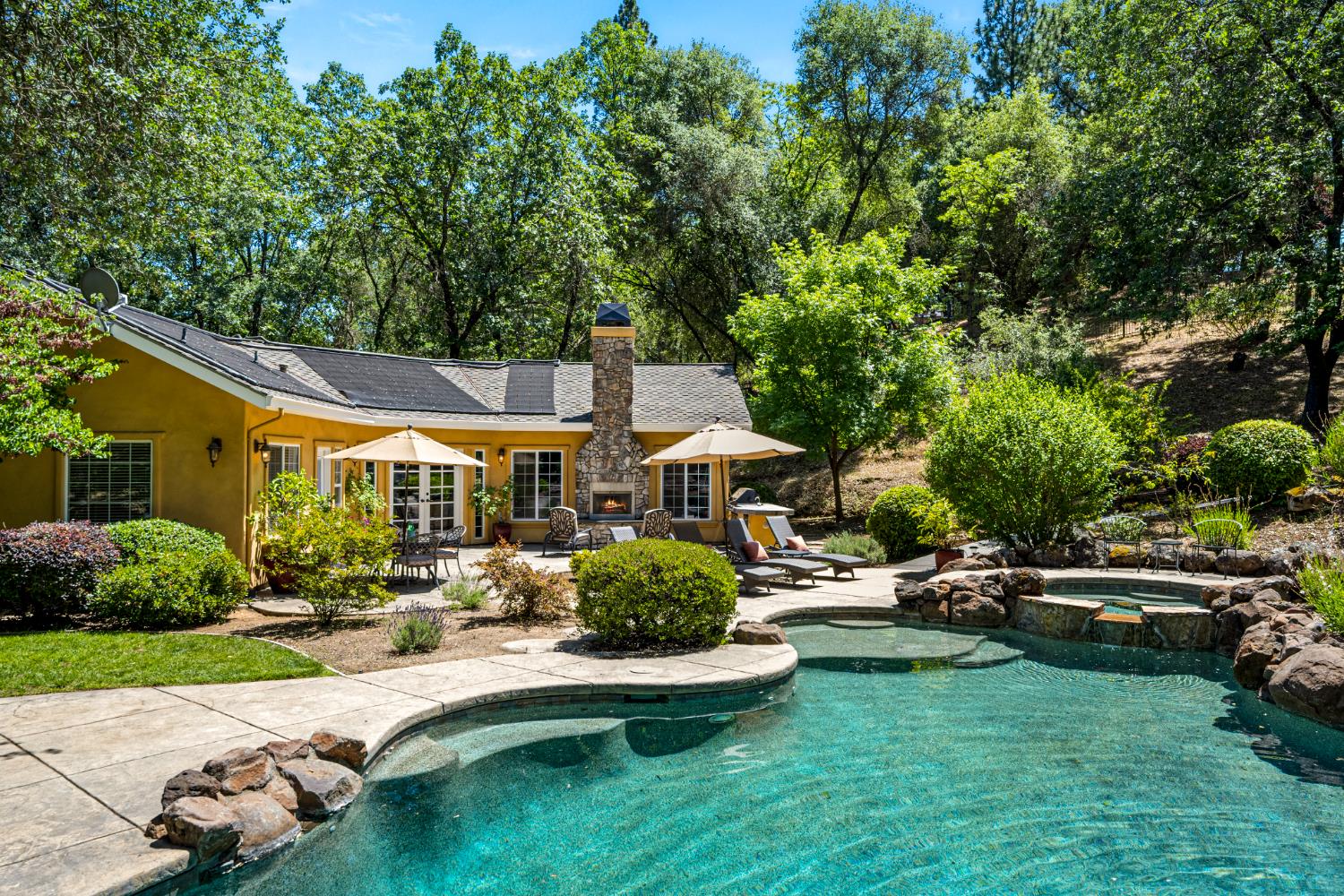 2611 Golden Fawn Trail