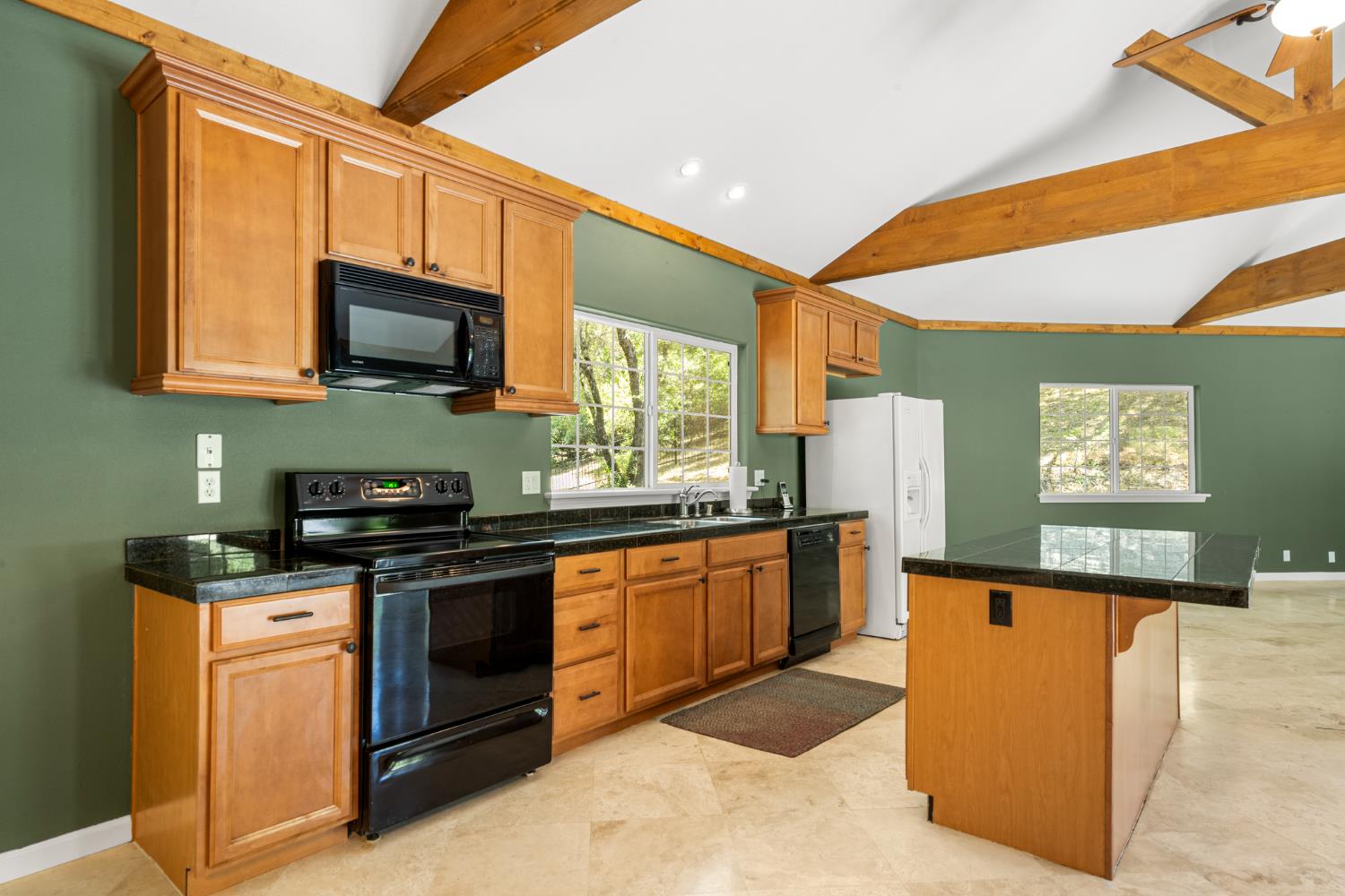 2611 Golden Fawn Trail