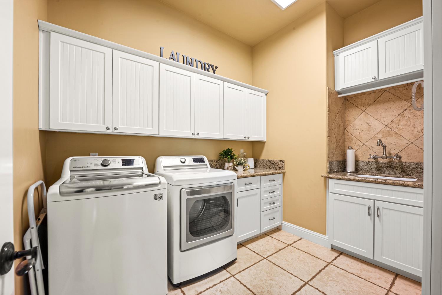 2611 Golden Fawn Trail