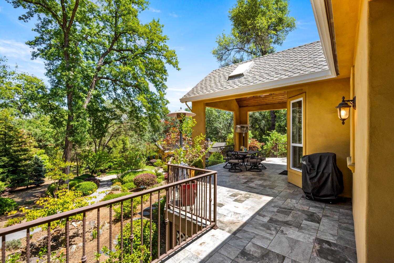 2611 Golden Fawn Trail