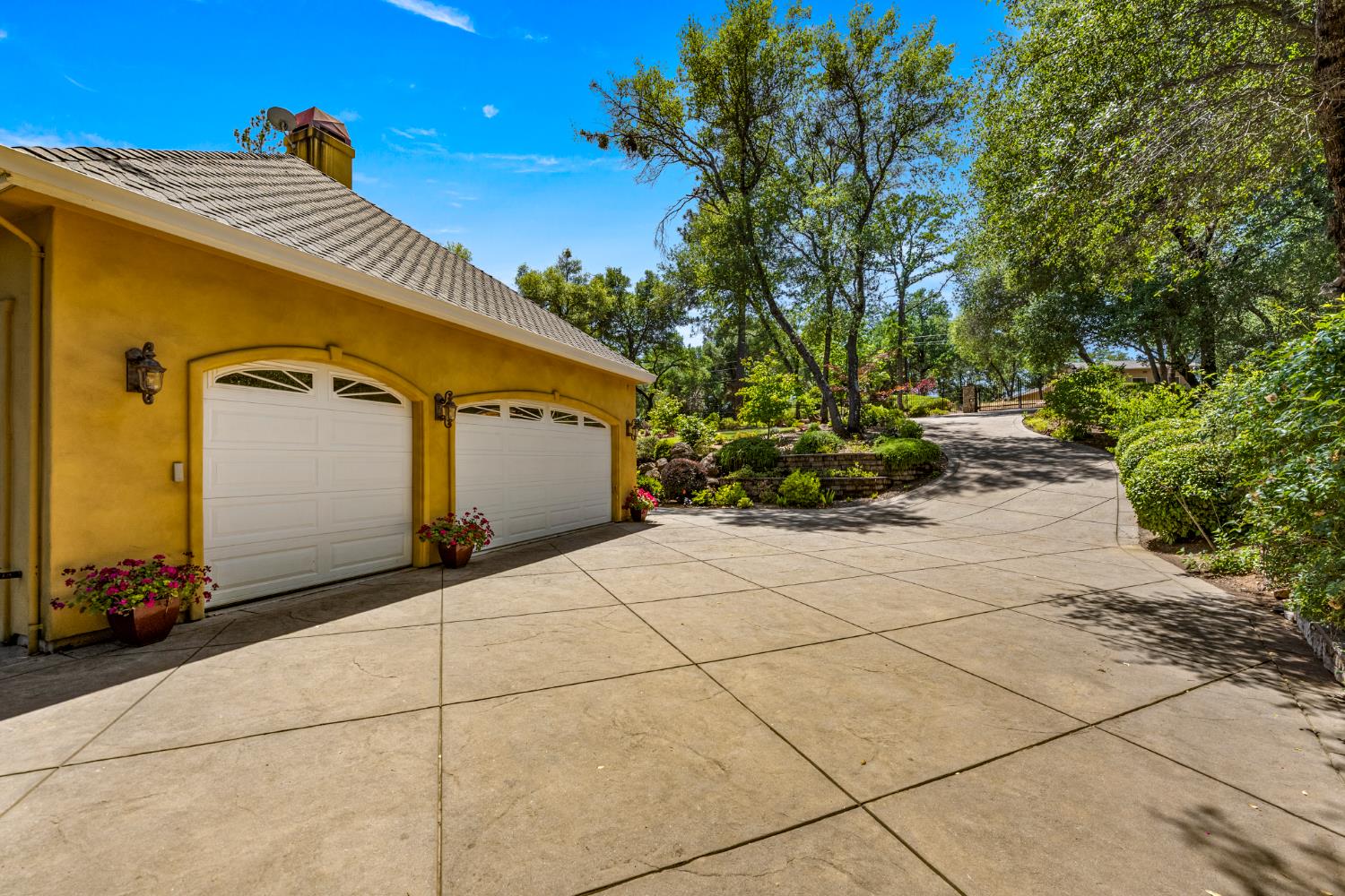 2611 Golden Fawn Trail