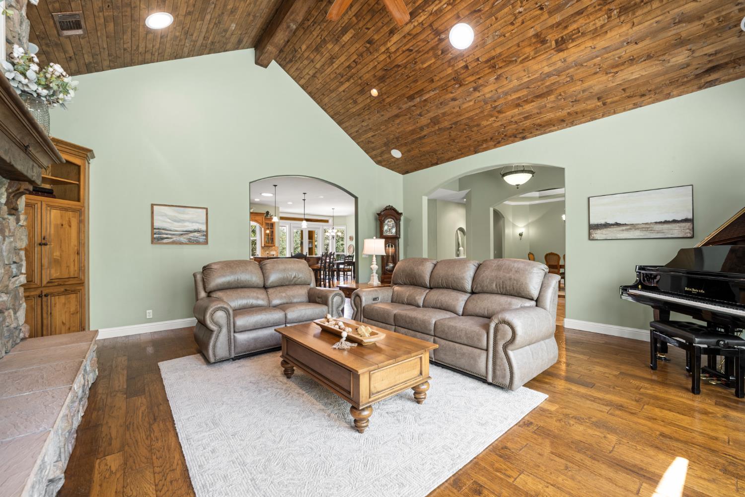 2611 Golden Fawn Trail