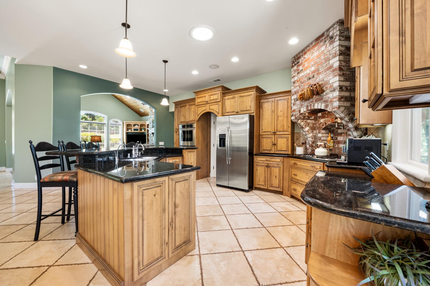 2611 Golden Fawn Trail