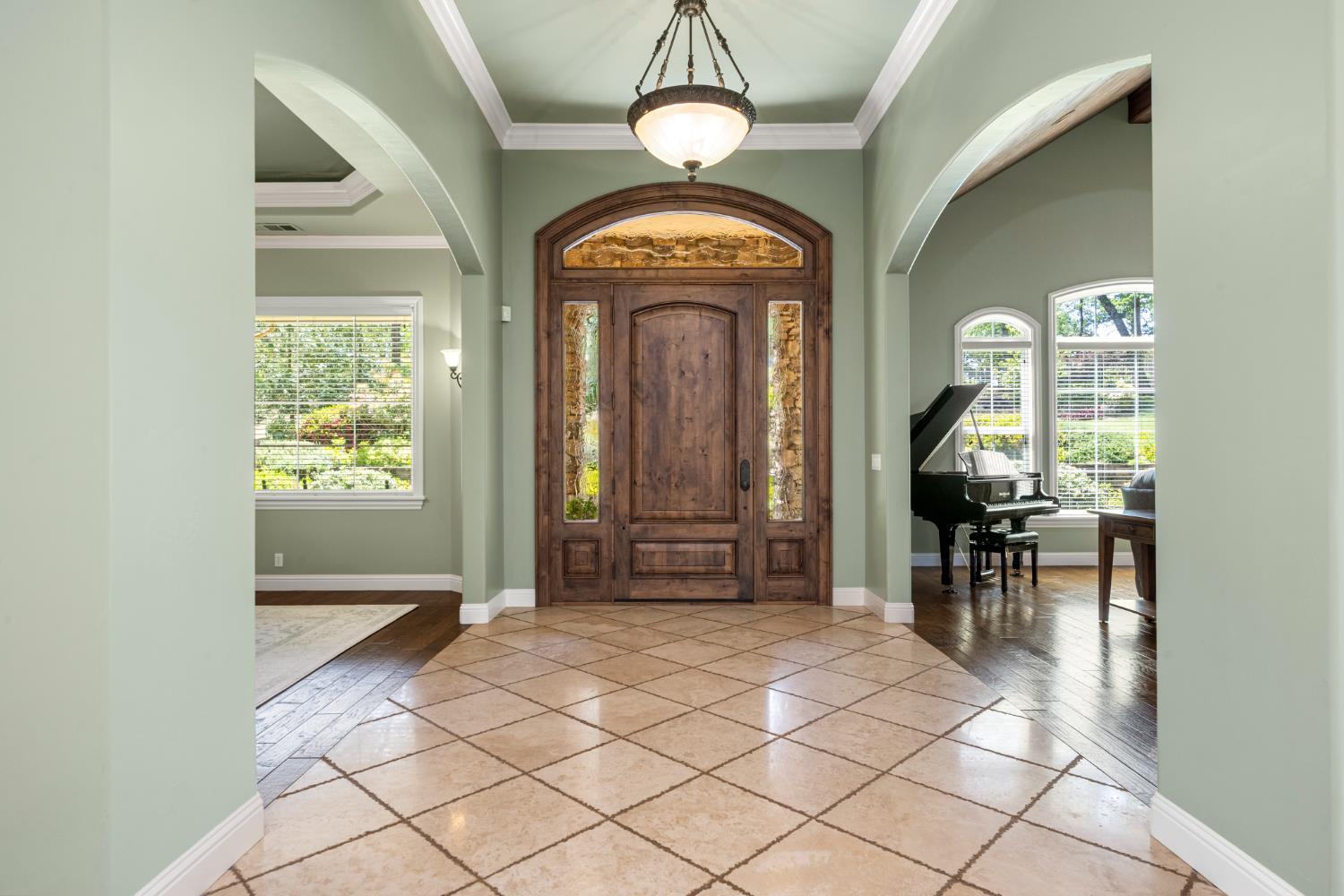 2611 Golden Fawn Trail