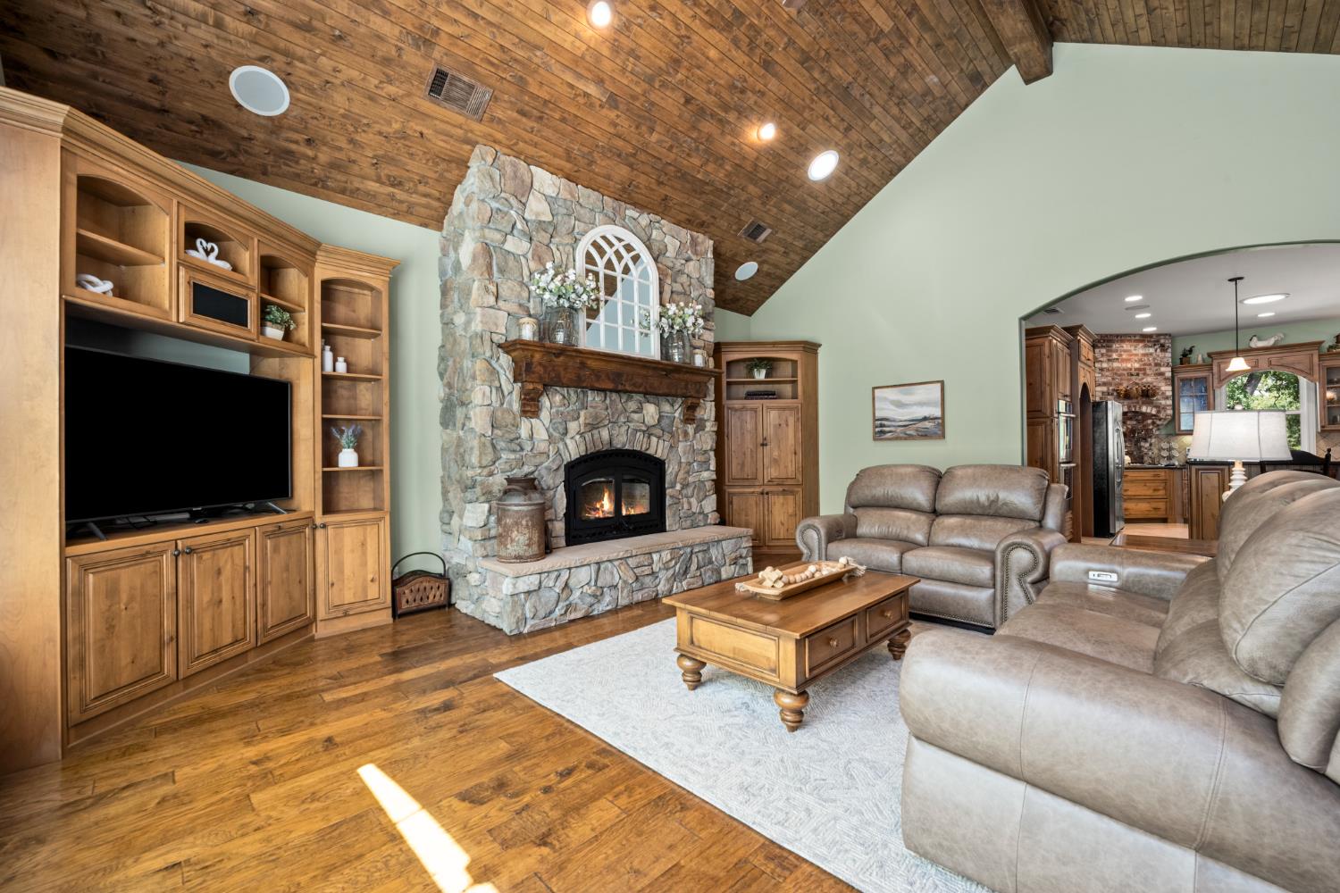 2611 Golden Fawn Trail