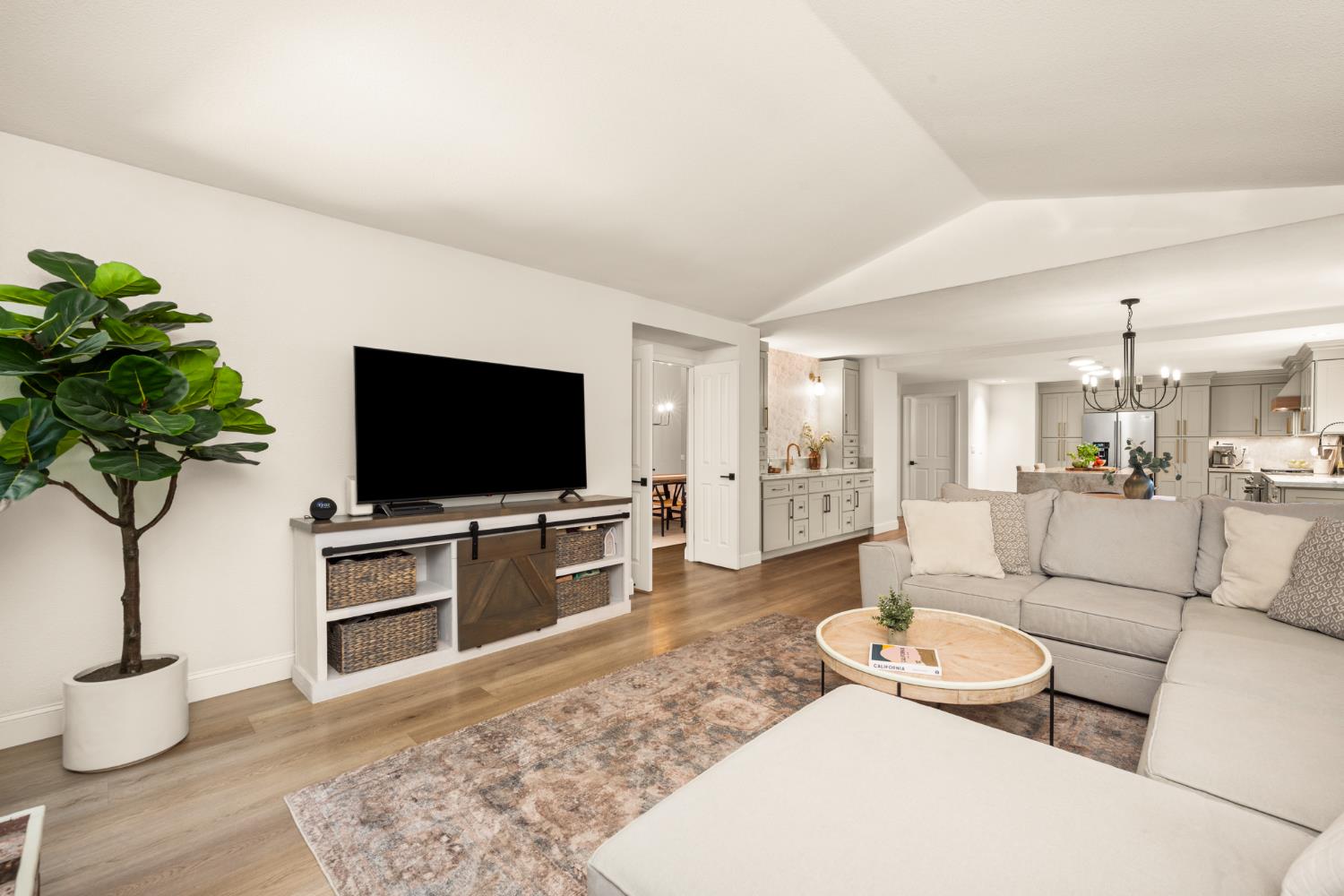 512 Santa Cruz Court