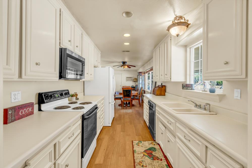 7494 Meadowlark Lane