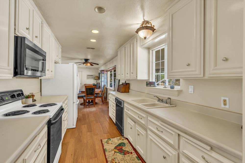 7494 Meadowlark Lane