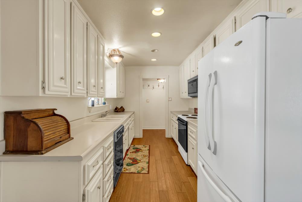 7494 Meadowlark Lane