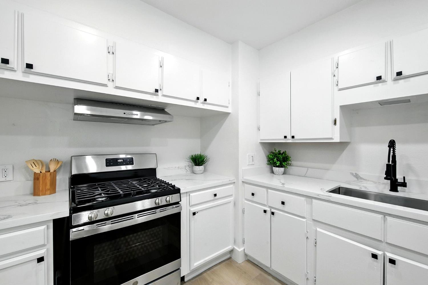 712 Elkhorn Plaza