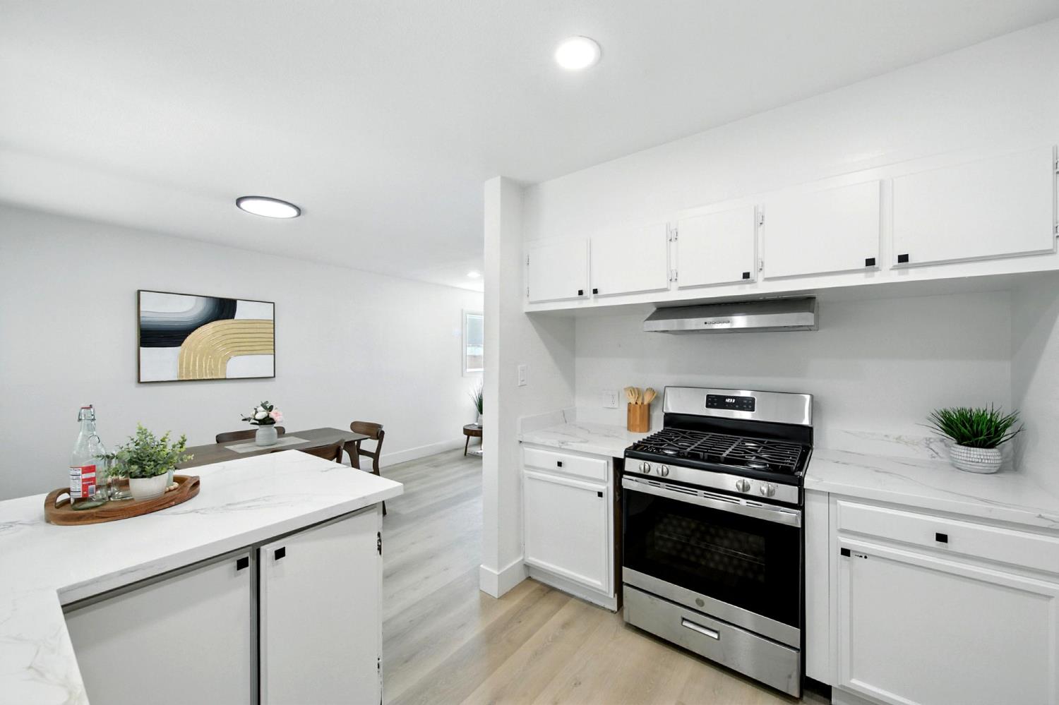 712 Elkhorn Plaza