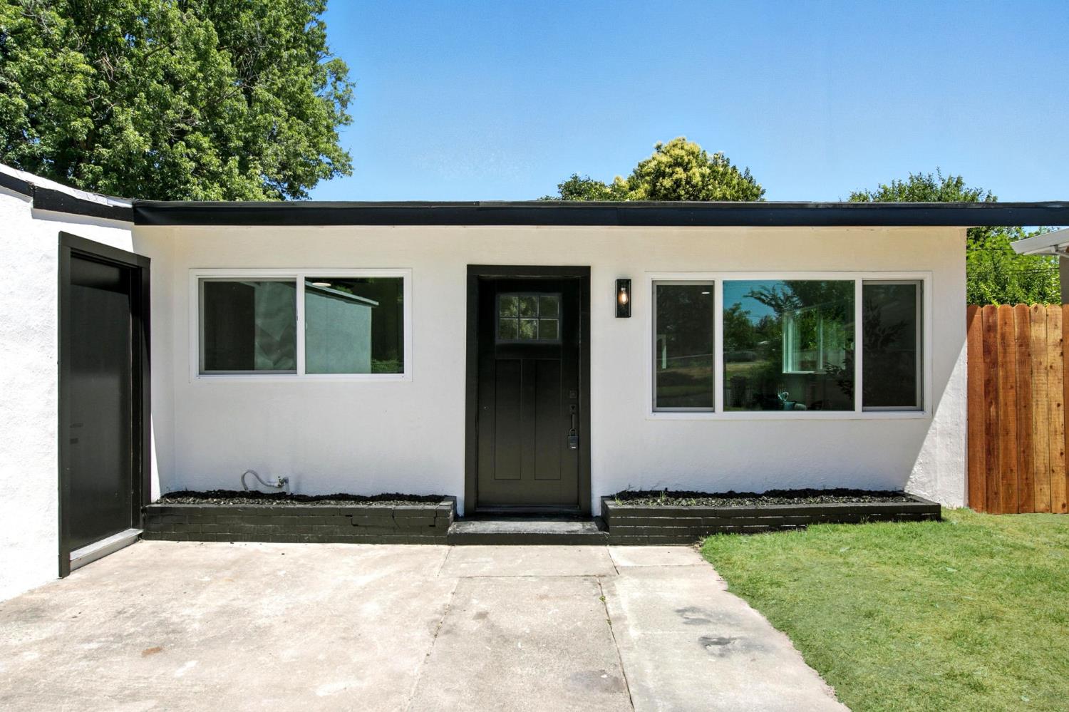 712 Elkhorn Plaza