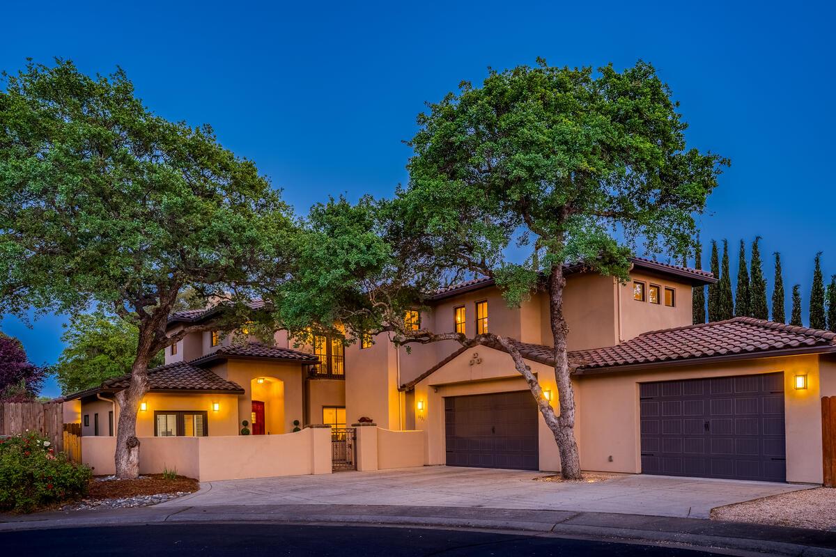 6921 Fallsbrook Court